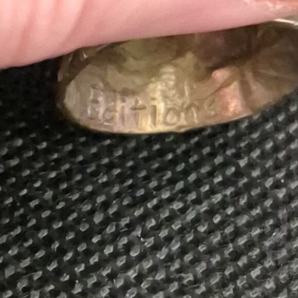 Unique Brass Colored Knights Helmet Thimble Heirloom Edition Sewing - Picture 12 of 16